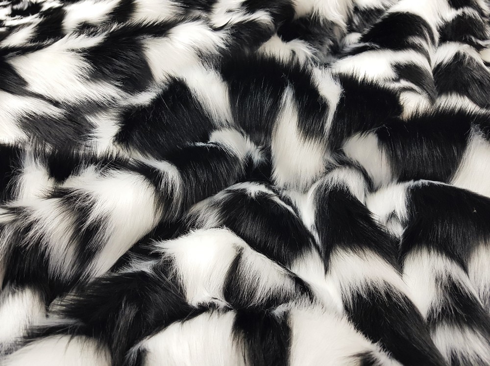 Black and white faux fur border length 1 mt.
