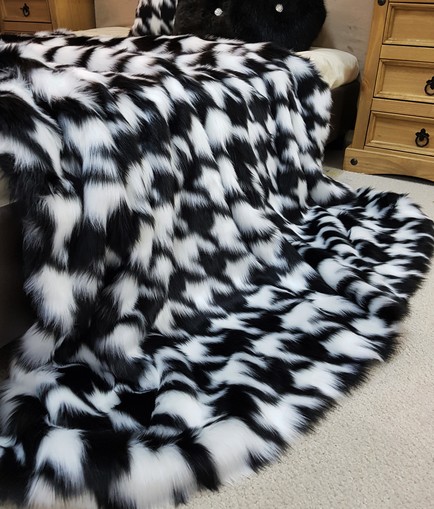 Tissavel Houndstooth Faux Fur Throws